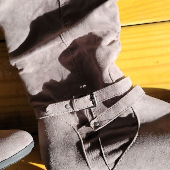 Joe Boxer sz 10 taupe suade boots - Picture 3 of 12